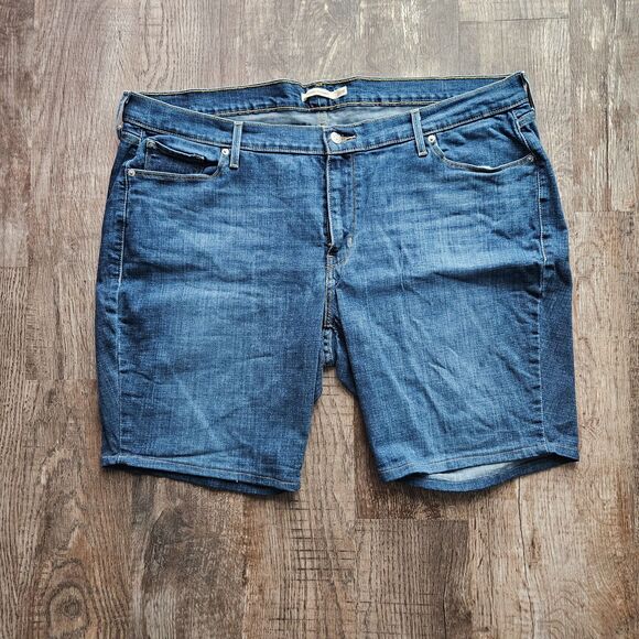 Levi's Classic Straight Bermuda Shorts - Picture 1 of 3